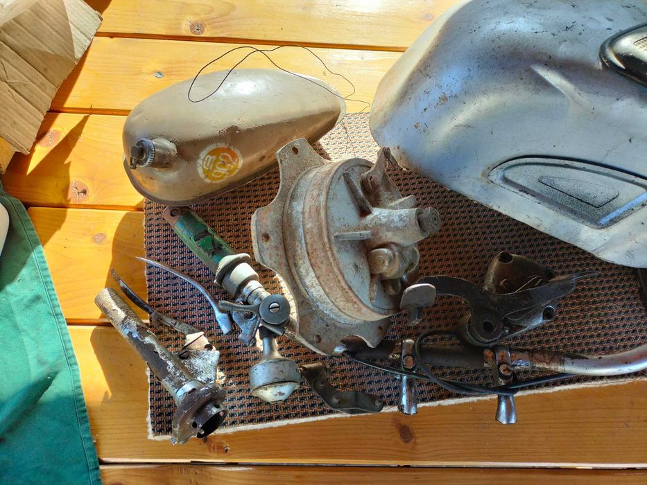 Ретромотозапчастини б/к