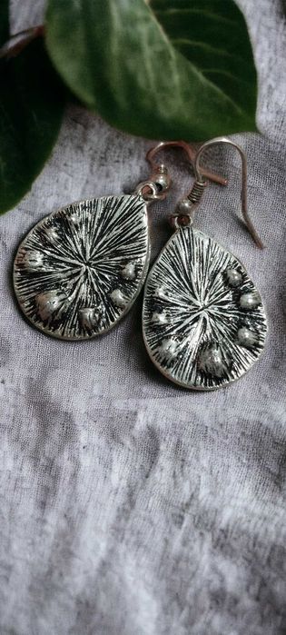 Brincos Pretos e Prateados