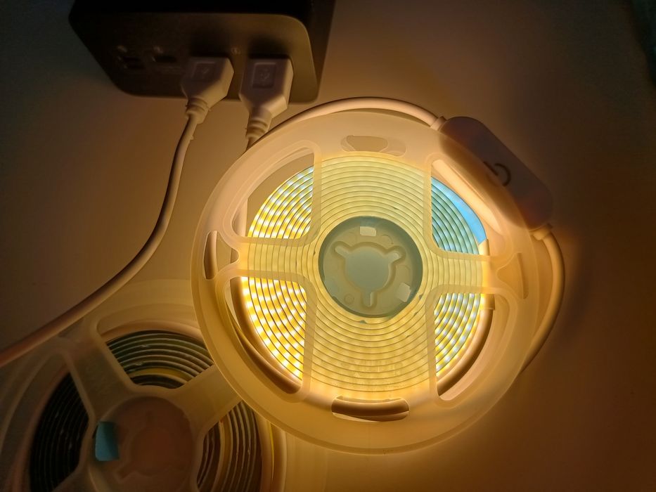 LED стрічка з USB жовтого та білого кольорів
