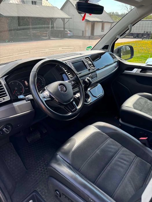 Samochód  Volkswagen Multivan Rok 2018