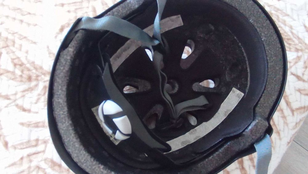Kask młodzieżowy Oxelo Decathlon 55-58 cm czarny stan idealny