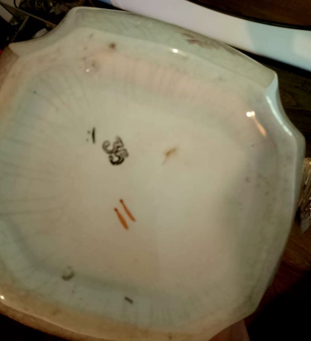 Bule antigo com bico quebrado