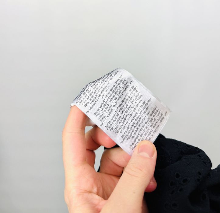 Czarna bluzka z krótkim rękawem bufką S 36 Amisu