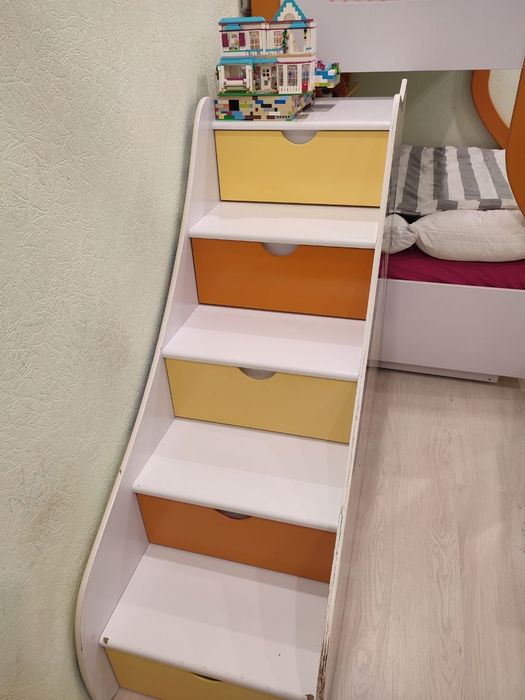 Меблі в дитячу кімнату, комплект меблів