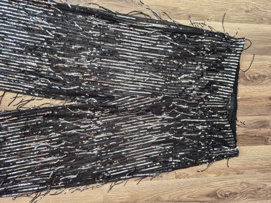 Czarne spodnie cekinowe Mohito 38