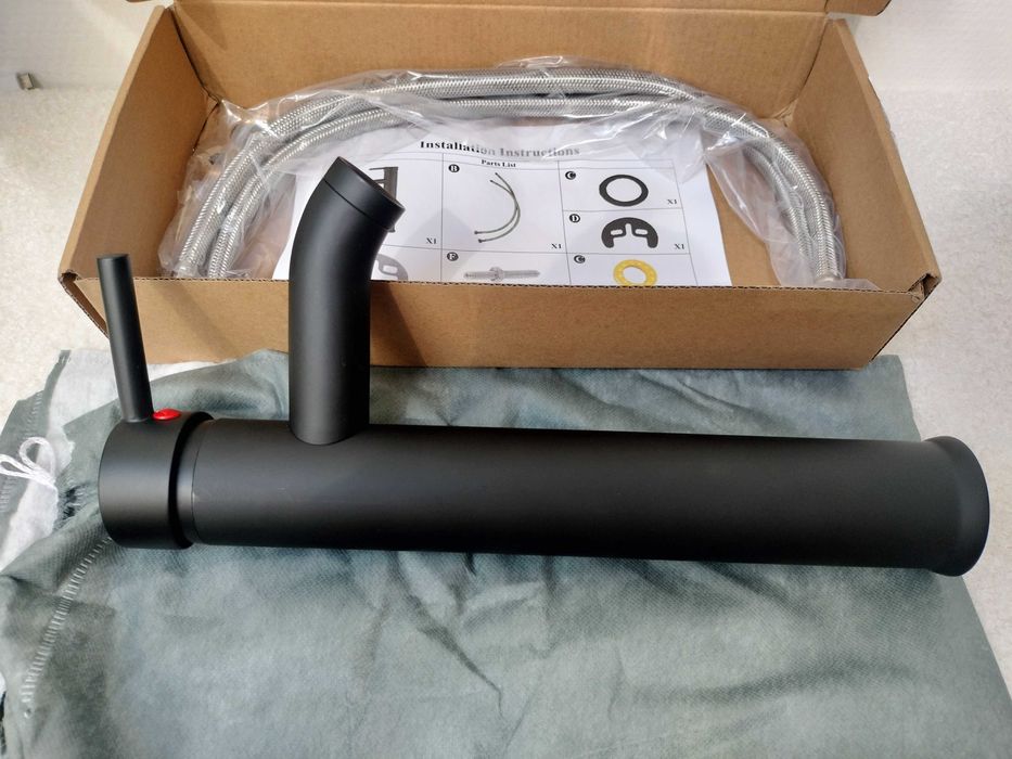 Bateria umywalkowa stojąca, wysoka, nablatowa.