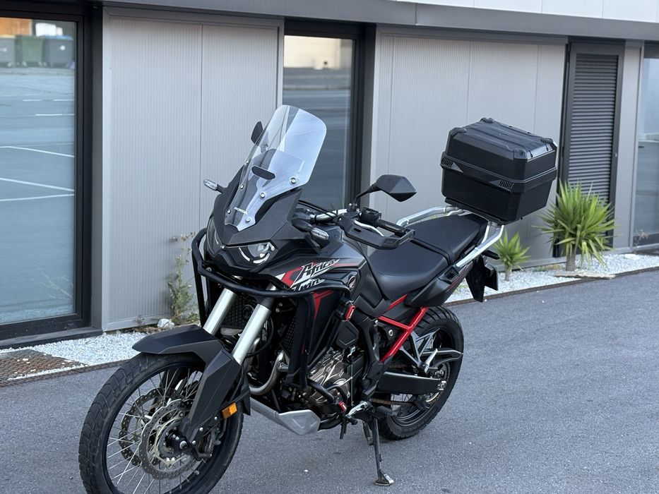 Honda Africa Twin 1100 ( aceito retomas )
