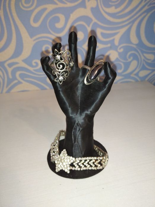 Підставка під біжутерію "Рука