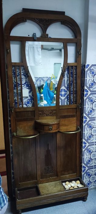 Móvel rústico em ótimo estado