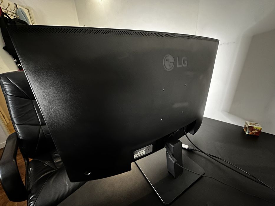 Monitor LG 32” Curvo 100Hz Full HD – 32MR50C-B – Impecável