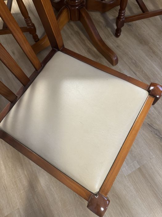 Mesa de jantar com cadeiras