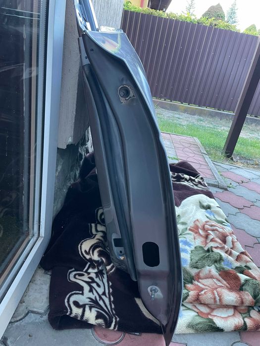 Двері Tesla Model Y