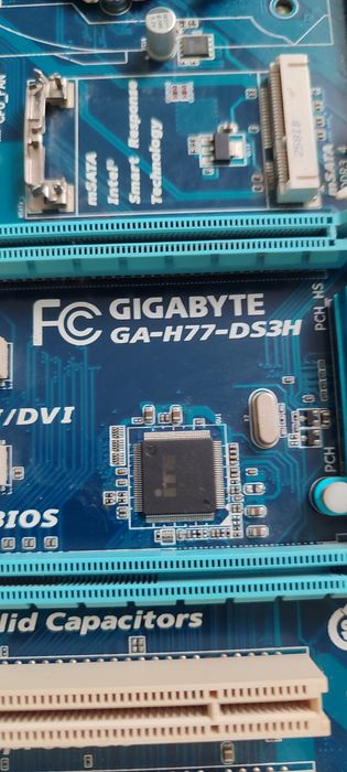 Матерінская плата GIGABYTE GA-H77-DS3H