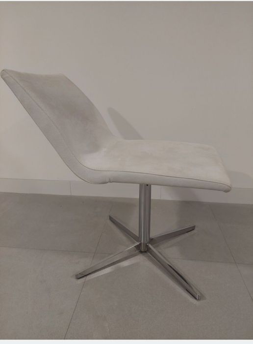 Cadeira de secretária rotativ pé em inox.