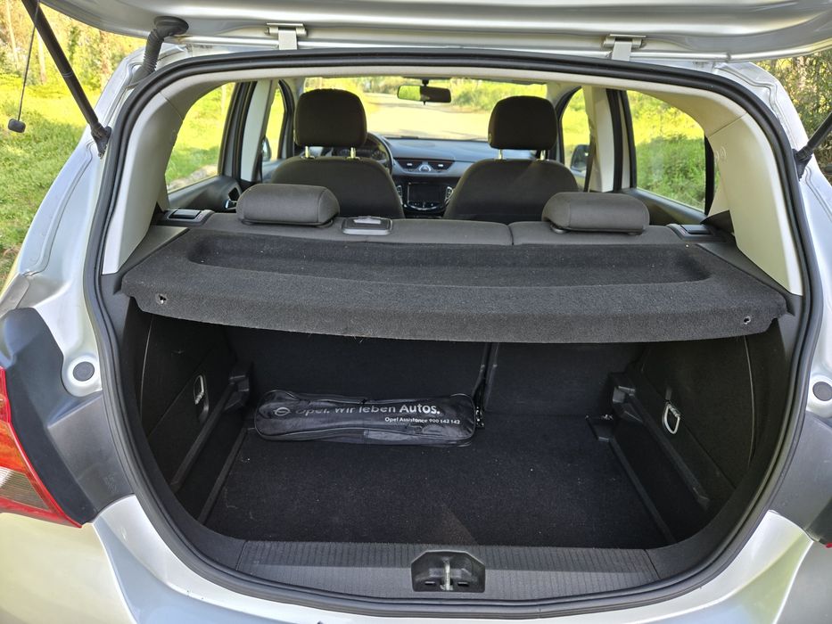 Carro em excelente estado , revisado sem nada a apontar