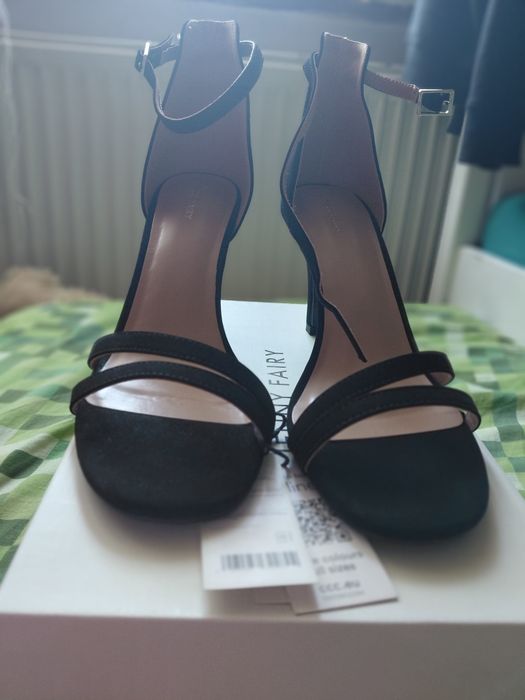Nowe Buty na obcasie