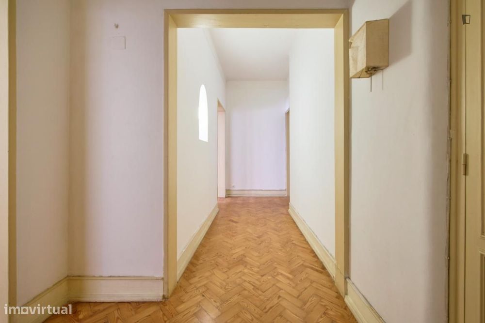 Quarto - localizado em Entrecampos Lisbon