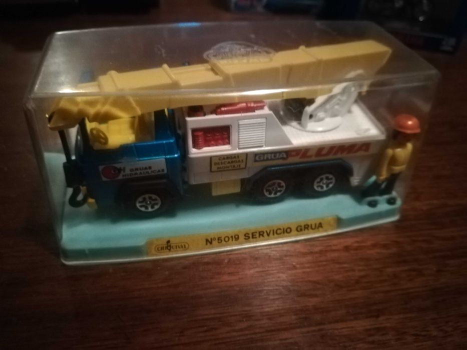 Miniaturas de carros de uma Yamaha