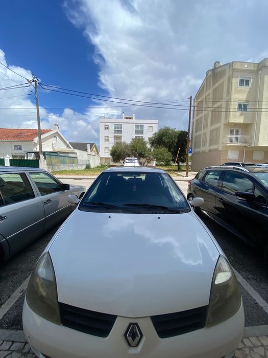 Carro Clio em quinta do conde