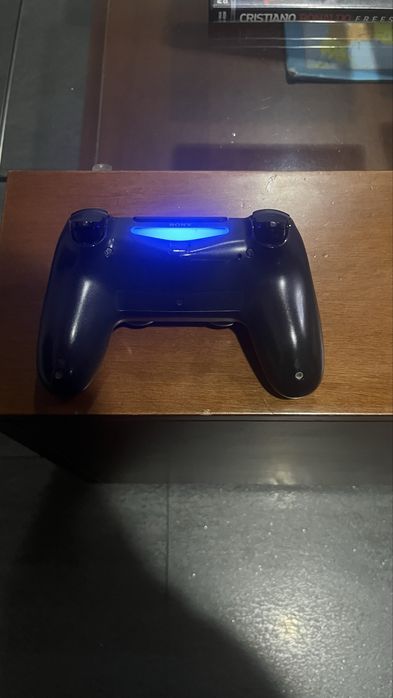 PS4 em ótimo estado + comando