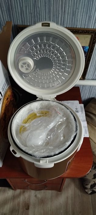 Мультиварка нова