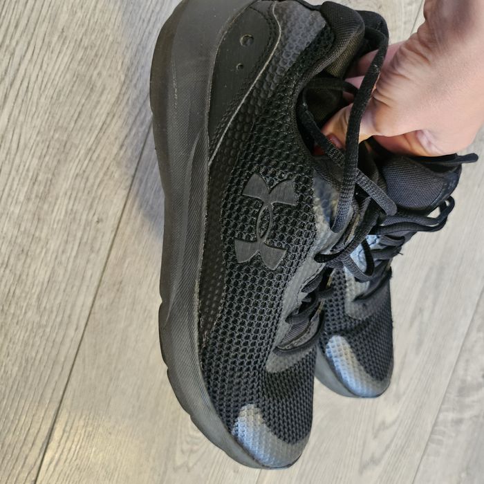 Кросівки чоловічі спортивні Under Armour Surge 3 Running Shoes (3024883-002) р.42 в прекрасному стані