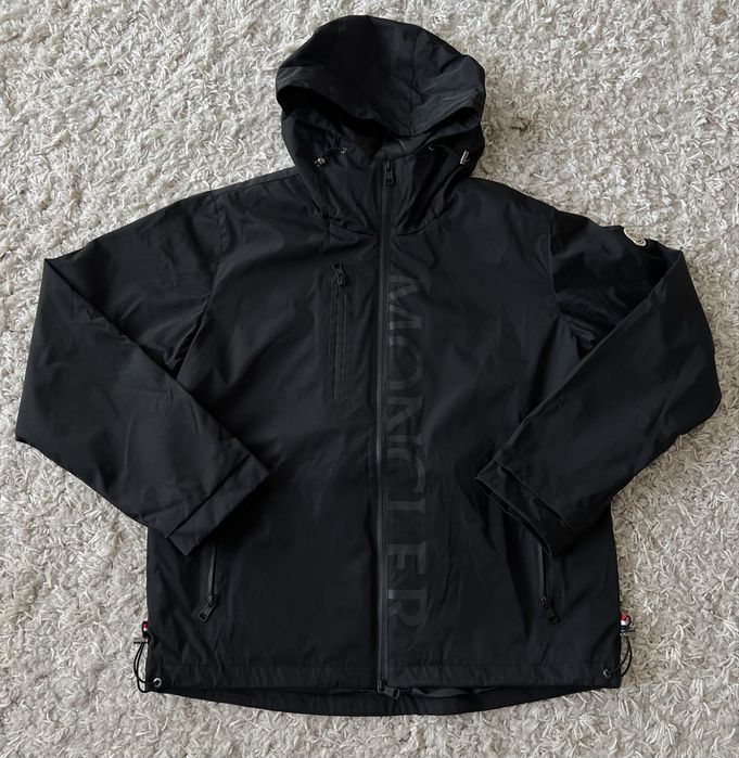 Moncler off white куртка