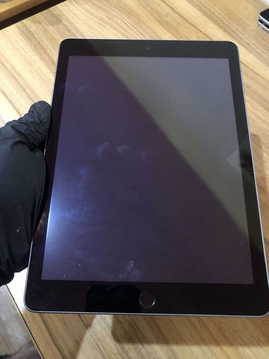 iPad 6 32GB у хорошому стані, все працює, 2300 грн ( АКБ 75%)