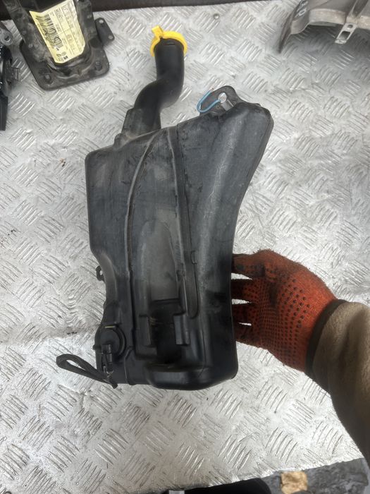68081369AA Chrysler Бачок омывателя стекла
