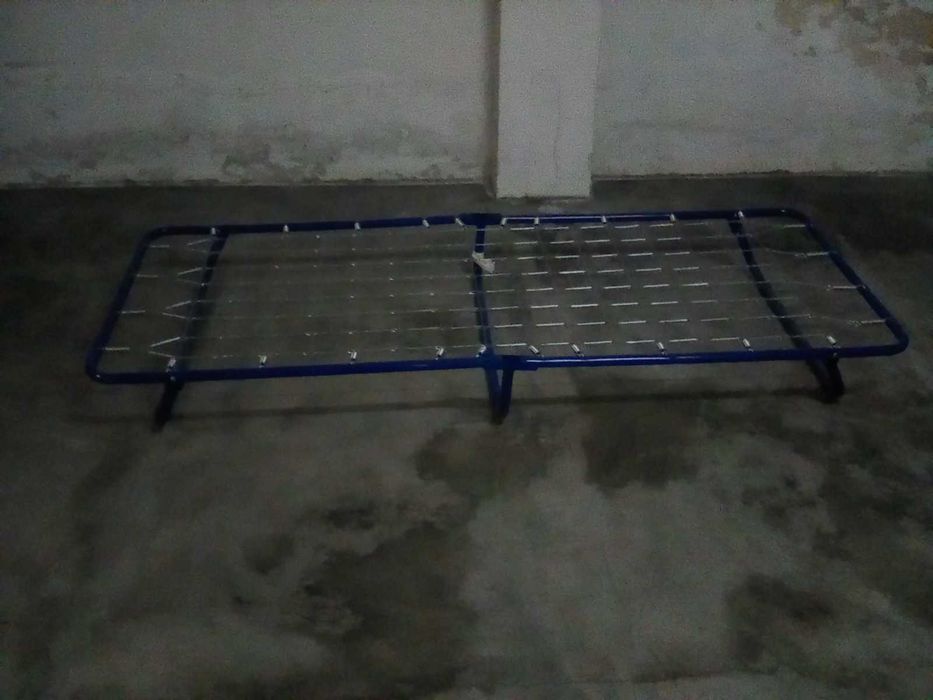 Divan cama em bom estado
