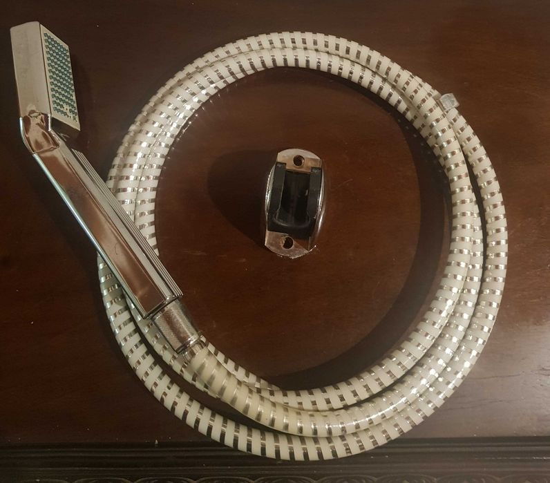 Chuveiro completo com suporte de parede - 5€