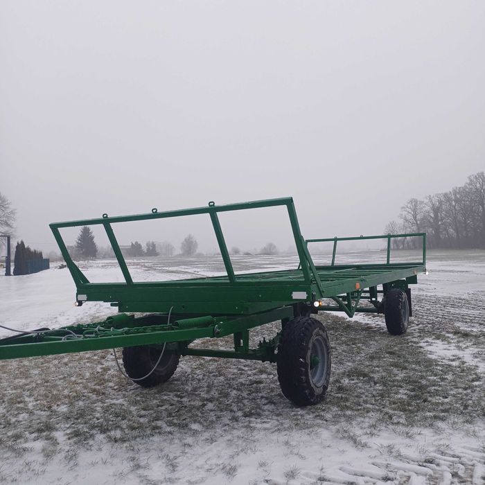 Przyczepa do bel, słomy