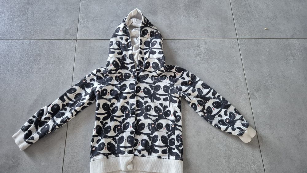Bluza dla dziecka w pandy . Dzień pandy