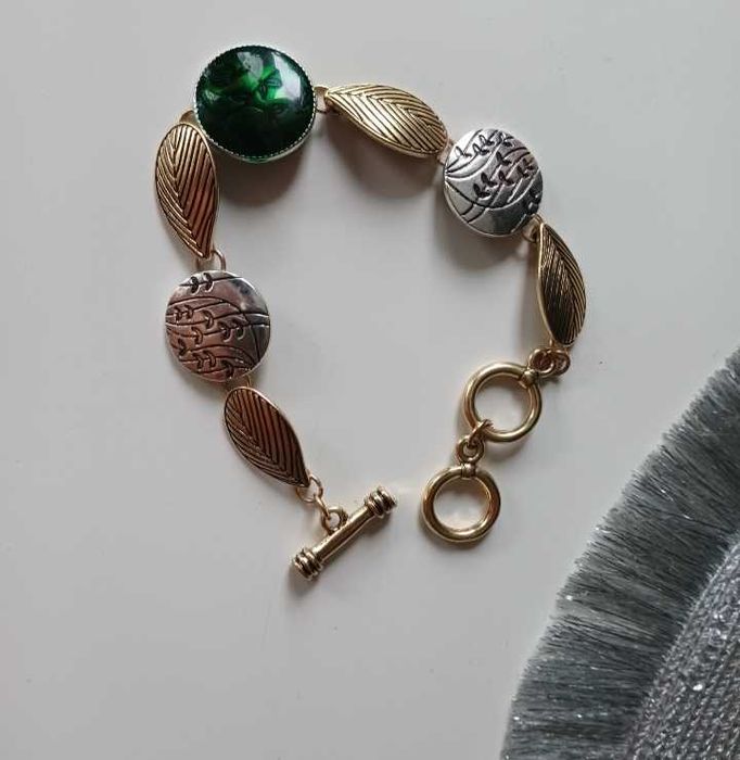 Bransoletka w stylu boho motyw lisci zielone