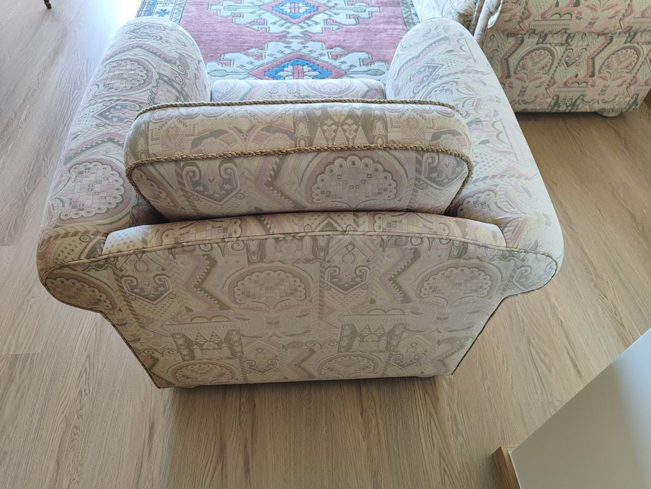 Conjunto de Sofá de 2 lugares e Poltrona em tecido