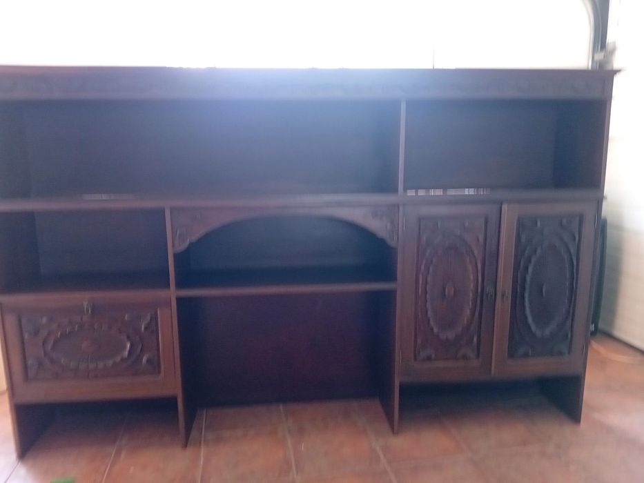 Estante de sala em madeira