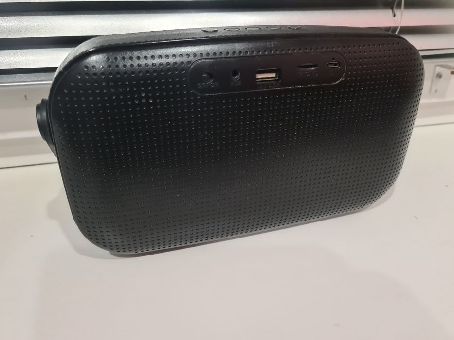 Музыкальная блютуз колонка карманная есть AUX  Новое.