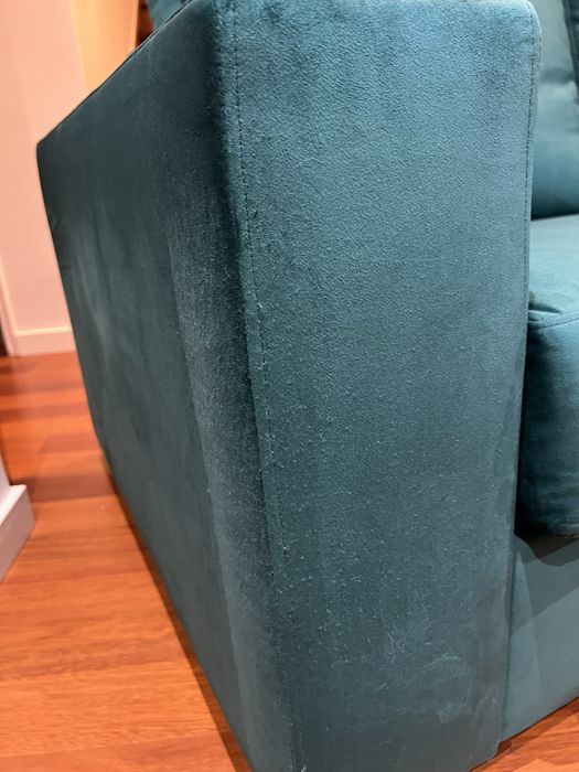 Sofá camurça 3 lugares