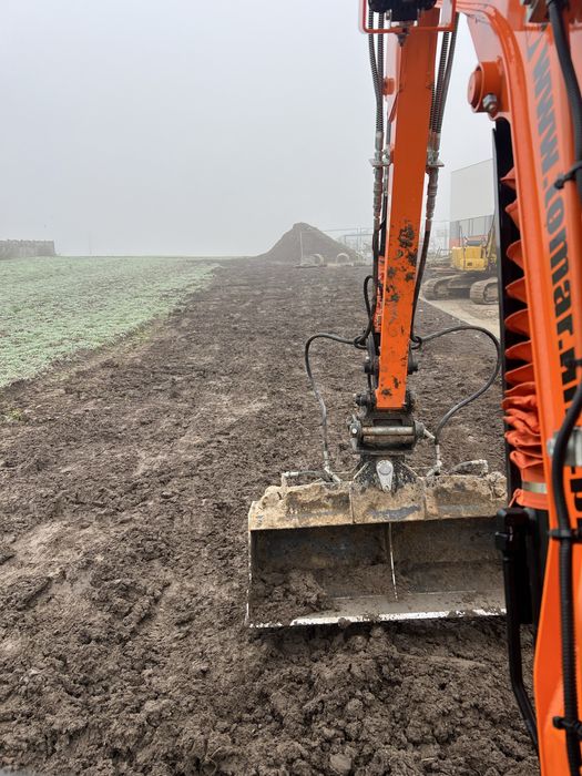 Uslugi minikoparką 2,7t  łyżki/młot/wiertnica   Wynajem z operatorem