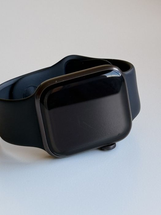 Apple watch SE de 2021 em bom estado geral.