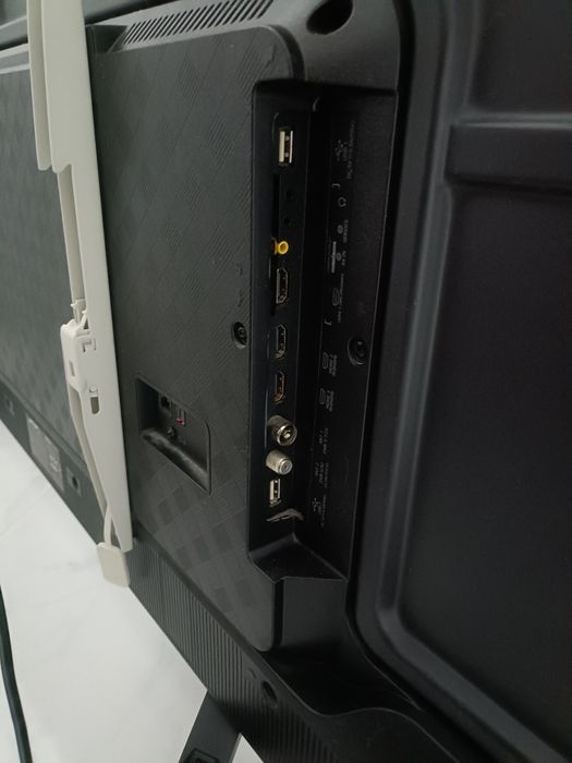 Tv hisense 65 polegadas / para peças
