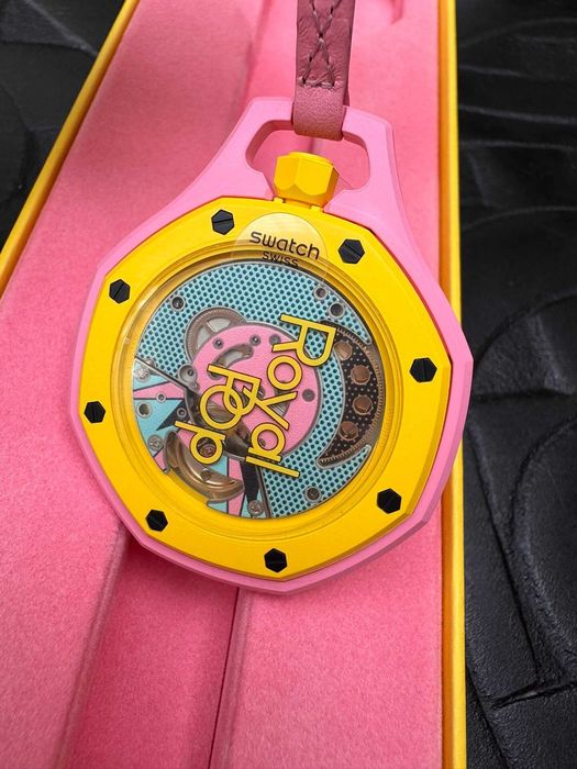 Limitowany Royal Pop Otg Roz – różowy case, żółty bezel, teal dial