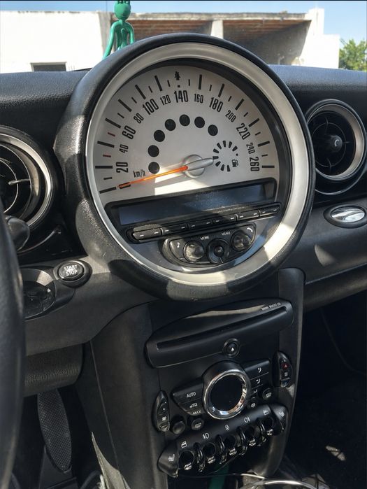 Mini Cooper 1.6d full extras / muito estimado com histórico manutenção