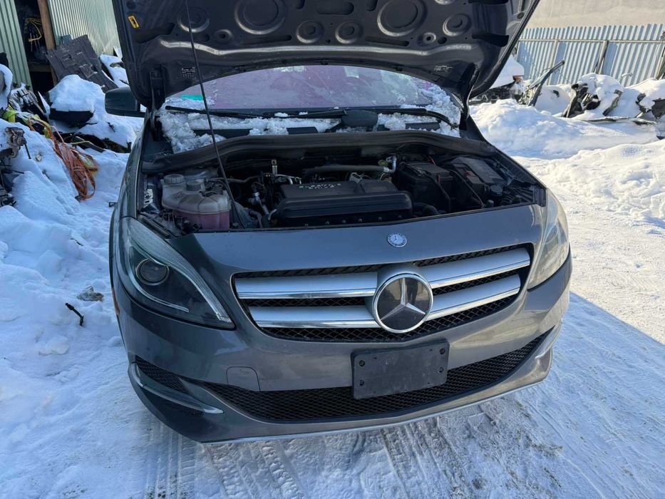 Капот Мерседес Б класс Mersedes Electric фари