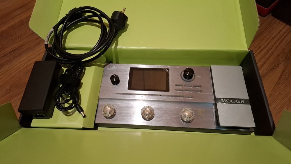 Pedaleira se guitarra/baixo Mooer GE-200