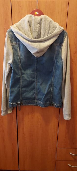 Blusão Bershka calças de ganga Zara