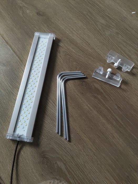 Lampa akwariowa regulowana