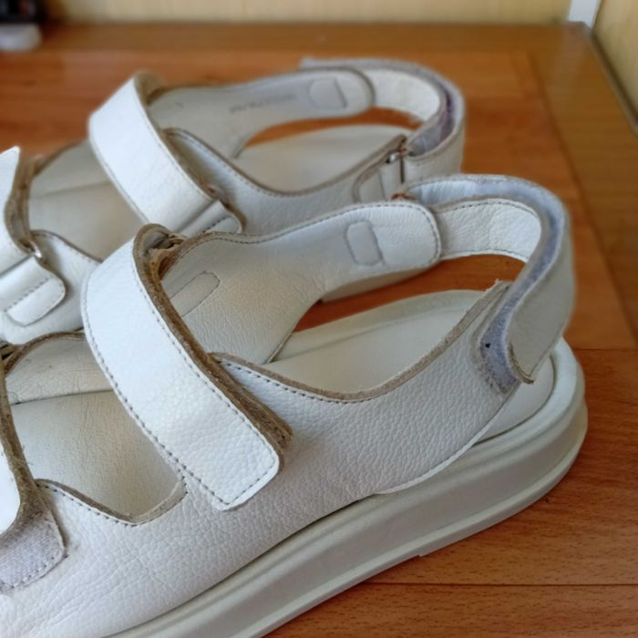 Босоніжки шкіряні білі