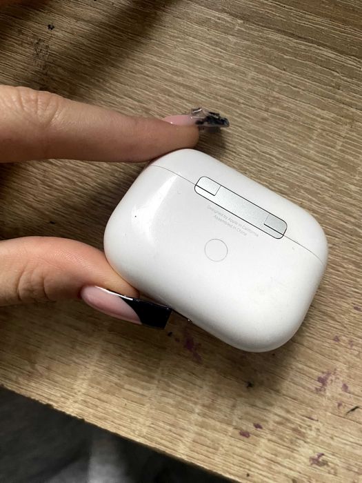 кейс от аирподсов оригинальный