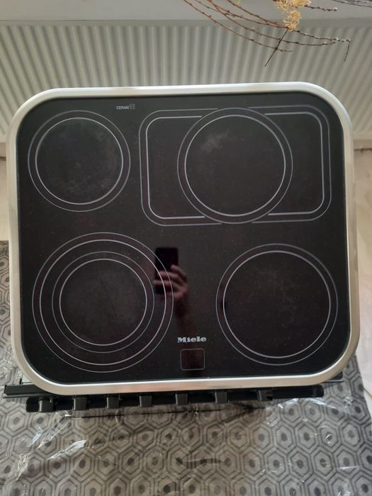Електрична духовка і поверхня Miele